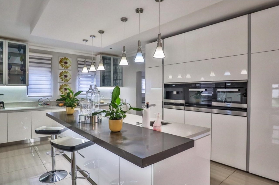 6 Bedroom Property for Sale in Birdwood Estate North West
